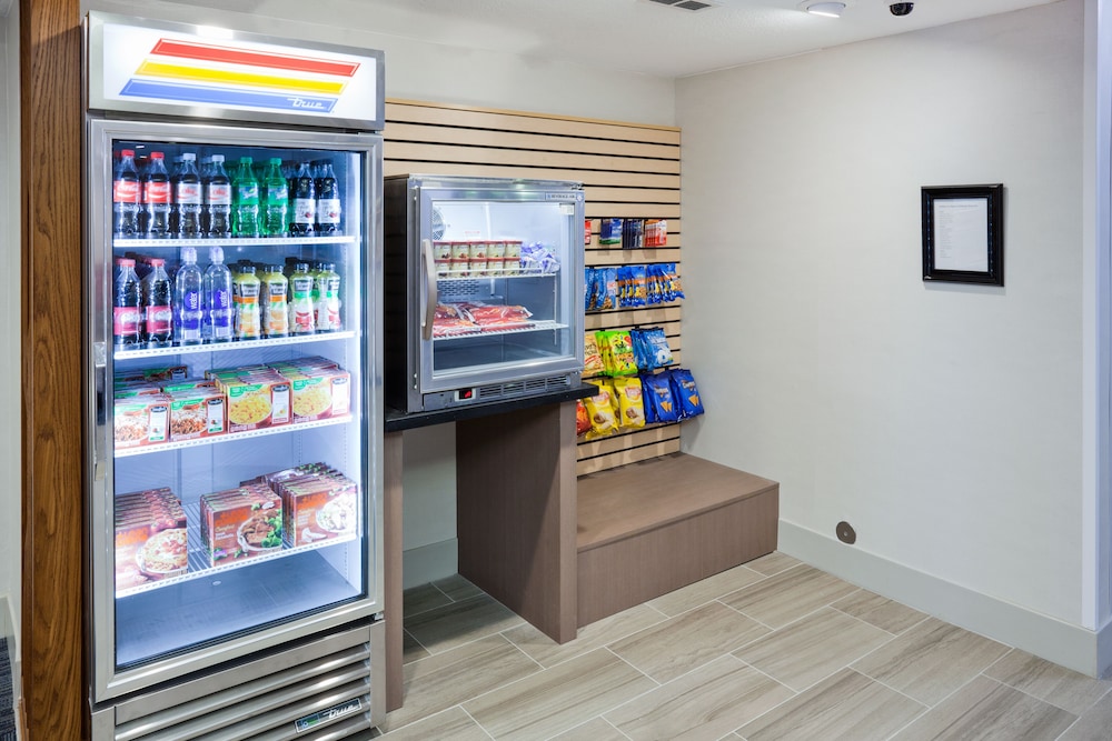 Holiday Inn Express Hotel & Suites Dickinson by IHG - photo 27