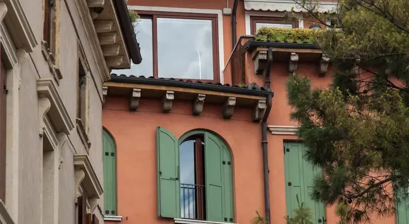 Domus Verona Residenza Ponte Pietra — 4-Star Luxury Hotel in Verona, Italy