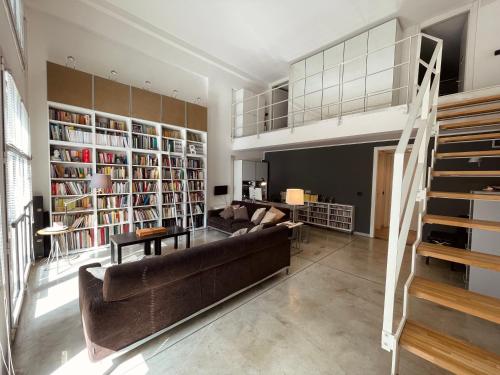 Ampio Loft su due livelli con giardino — 4-Star Luxury Hotel in Milan, Italy