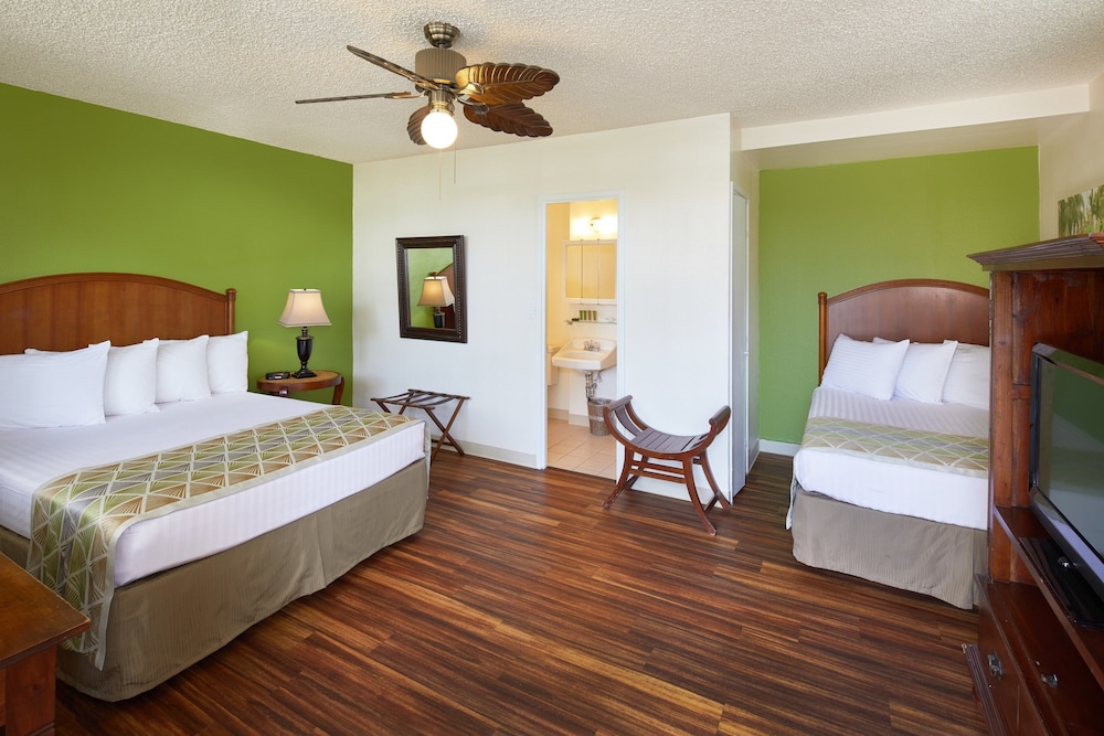 Pacific Marina Inn Airport Hotel - photo 6