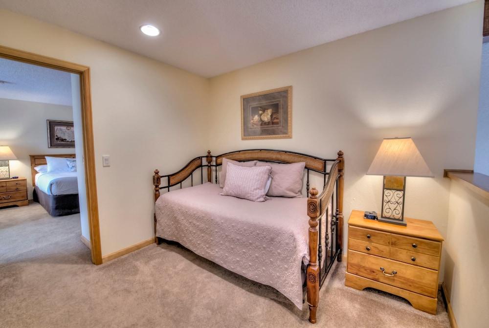 Wedgewood Lodge - photo 9