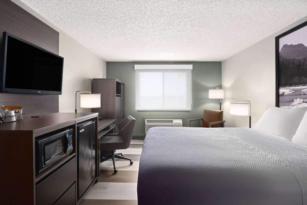 Super 8 by Wyndham Conrad - photo 10