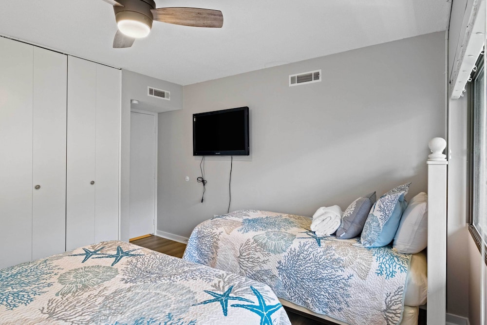 Walk to Coligny Beach Park: Coastal Oasis w Pool — 4-Star Luxury Hotel in Hilton Head Island, United States