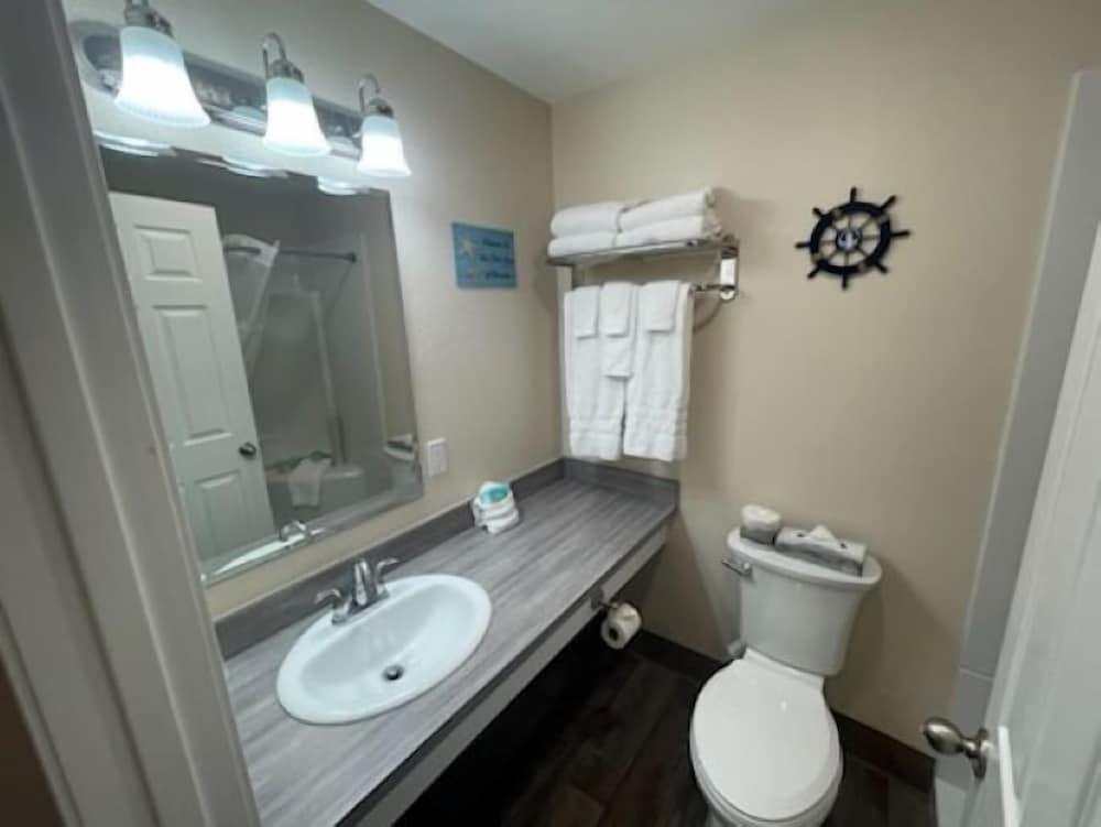 The Coastal Inn and Suites - photo 126