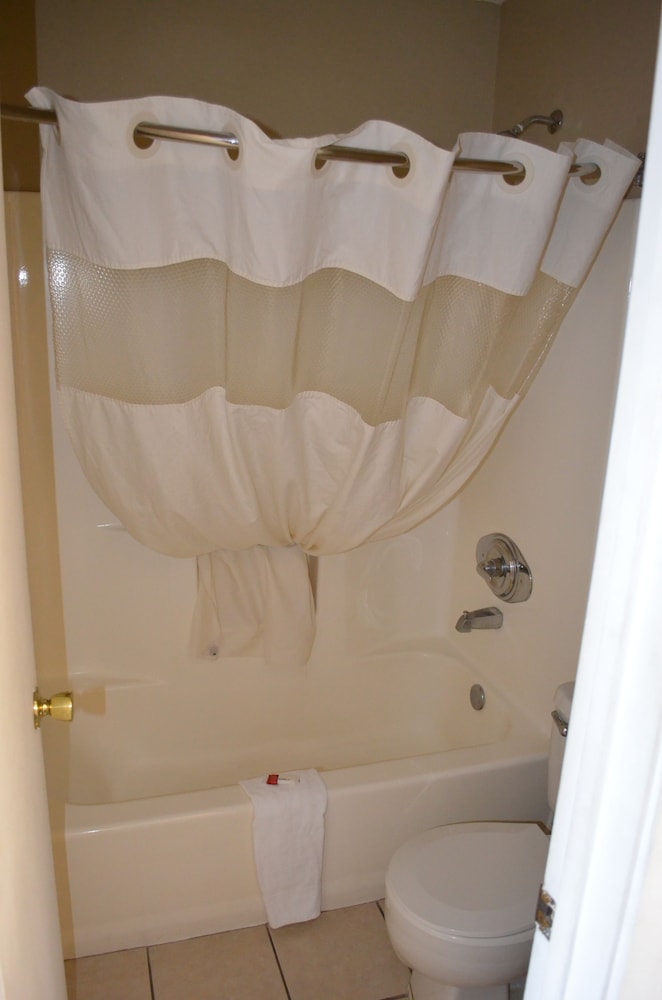 Hill Country Inn & Suites - photo 13