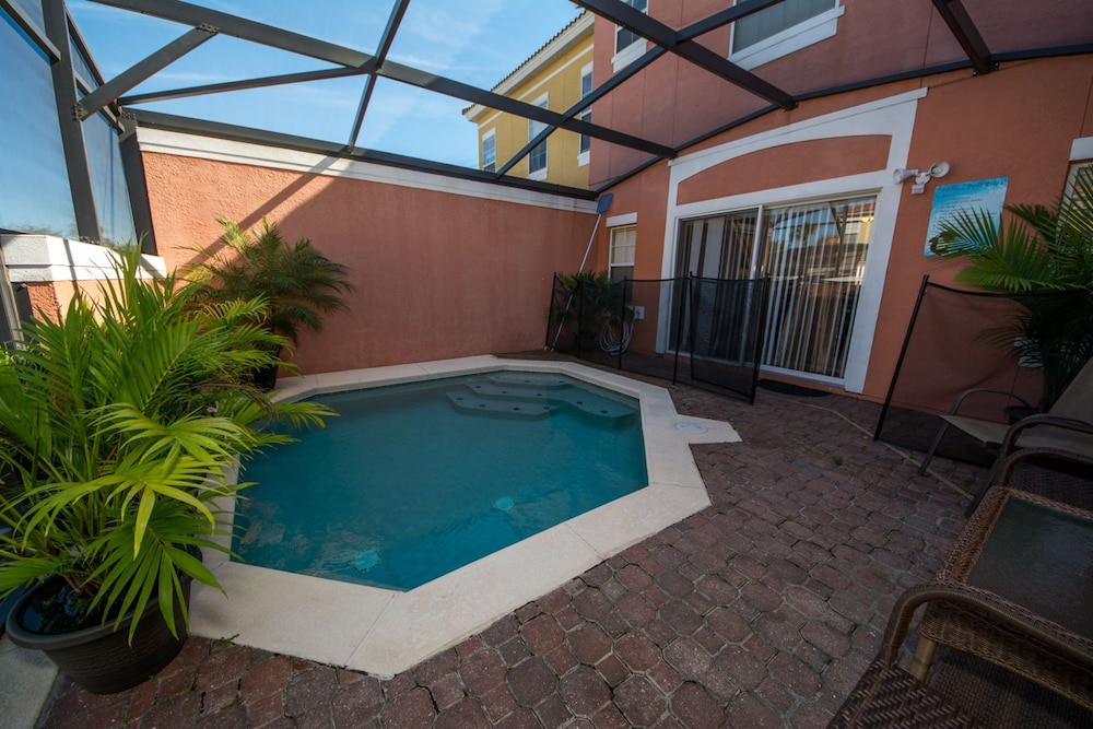 Bella Vida Resort by Home 2U - photo 180