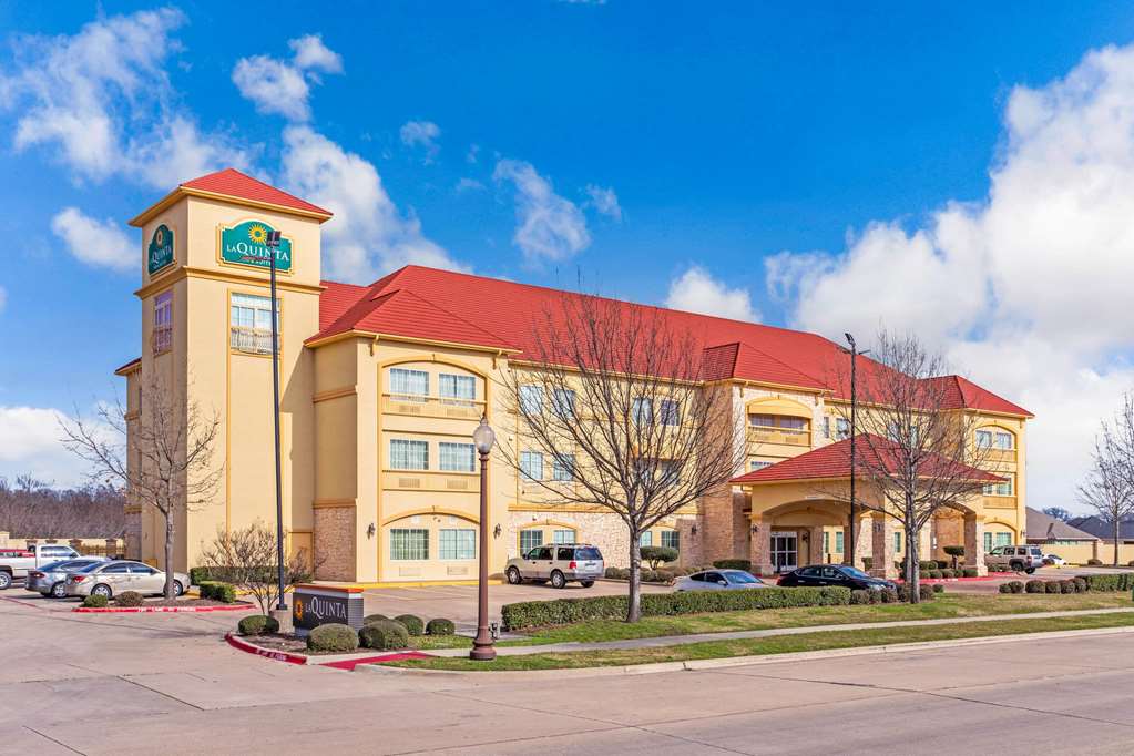La Quinta Inn & Suites by Wyndham Ennis - photo 2