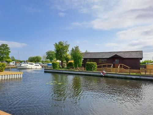 River Retreat Norfolk Broads in Brundall, United Kingdom