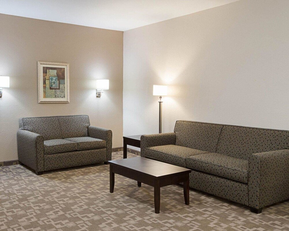 Suburban Extended Stay LaPlace - photo 7
