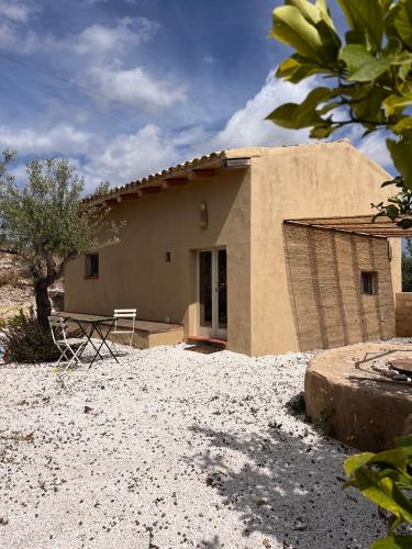 La casetta La Vita in land pet-friendly hotel Burgio