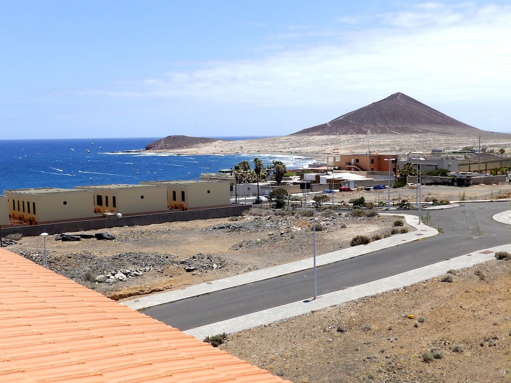 Apartamentos Medano Oeste — 4-Star Luxury Hotel in Granadilla De Abona, Spain