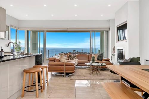 Henley's Treasure Experience Opulence on the Ocean — hotel in Henley Beach