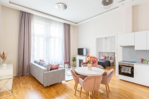 Luxury 3BEDRM 2BATHRM Apartment with Danube River View — 4-Star Luxury Hotel in Budapest, Hungary