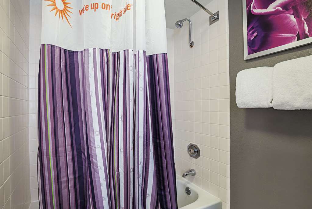 La Quinta Inn & Suites by Wyndham Rancho Cordova Sacramento - photo 19