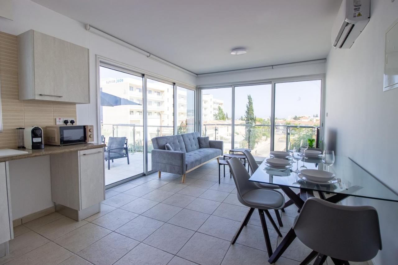 Beachside 1 bed with huge veranda