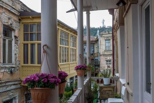 Old Gold Apartment