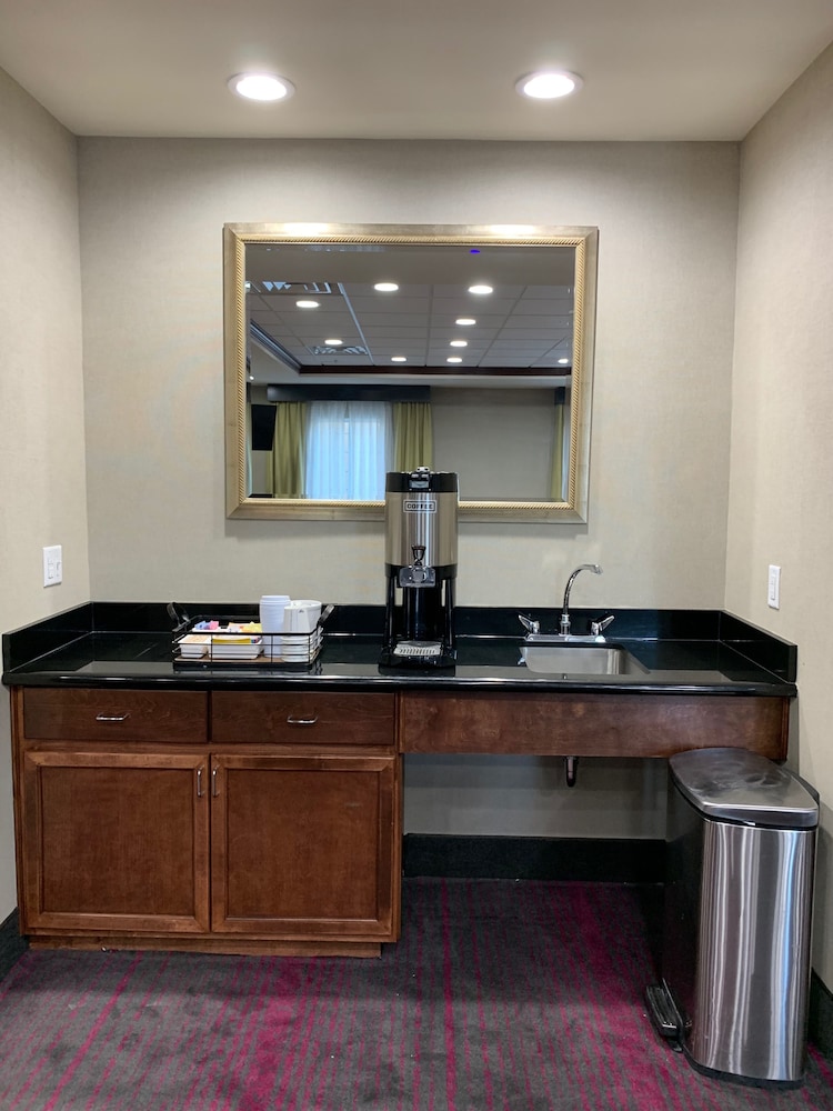 Hampton Inn Fort Stockton - photo 75