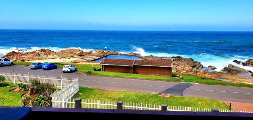 Arrilette 10 6 Sleeper Bosting Sea Views — 4-Star Luxury Hotel in Margate, South Africa