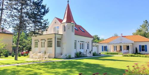 Schieszl Apartments Zamárdi 2 — 4-Star Luxury Hotel in Zamardi, Hungary