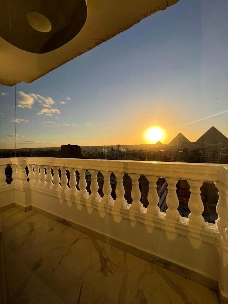 Heaven Pyramids View Apartment — 4-Star Luxury Hotel in Giza, Egypt