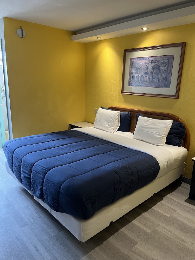 777 Motor Inn - photo 16