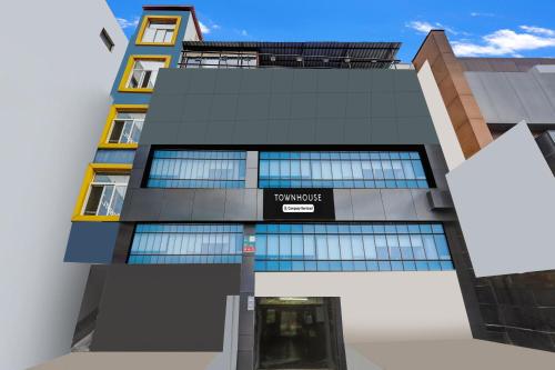 Super Townhouse Purushawalakm — 4-Star Luxury Hotel in Chennai, India