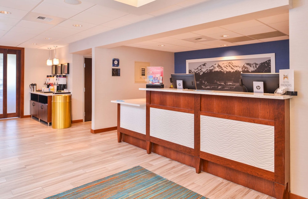 Hampton Inn Seattle Airport - photo 3