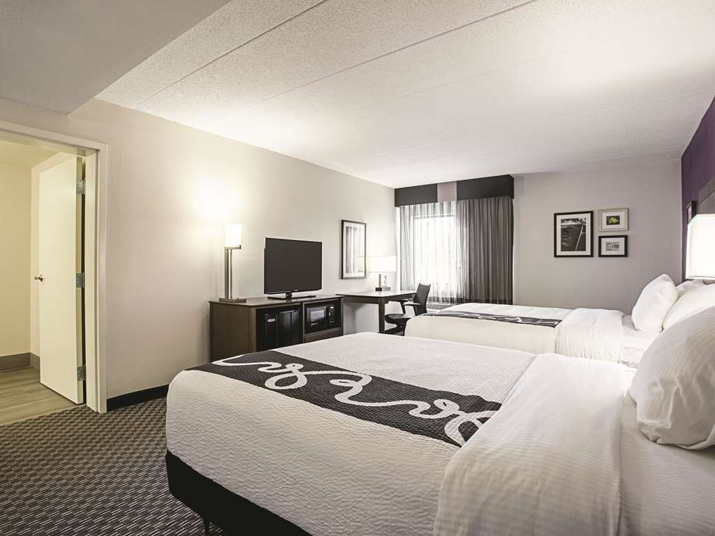 La Quinta Inn & Suites by Wyndham Baltimore N White Marsh - photo 10