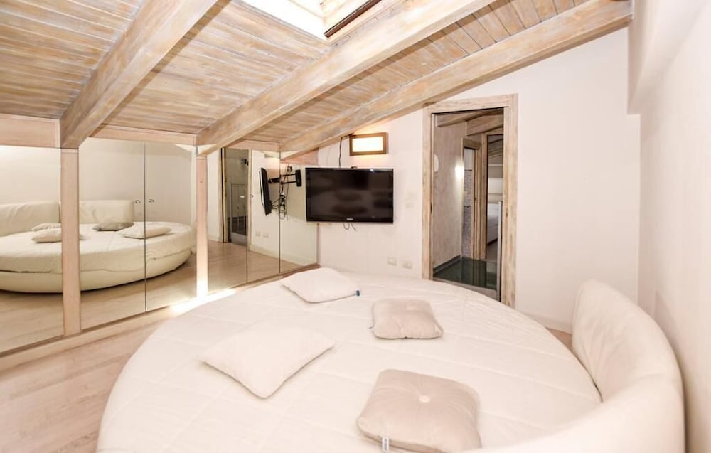 La Casa Di Laura B&B — 4-Star Luxury Hotel in Rome, Italy