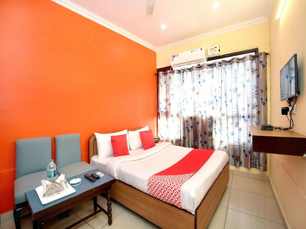 OYO 4256 Hotel Rajmahal in Jalandhar, India