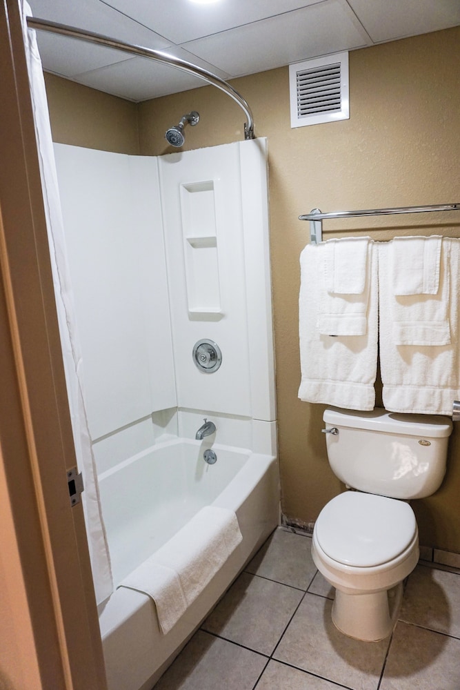 Boarders Inn & Suites by Cobblestone Hotels Grand Island - photo 28