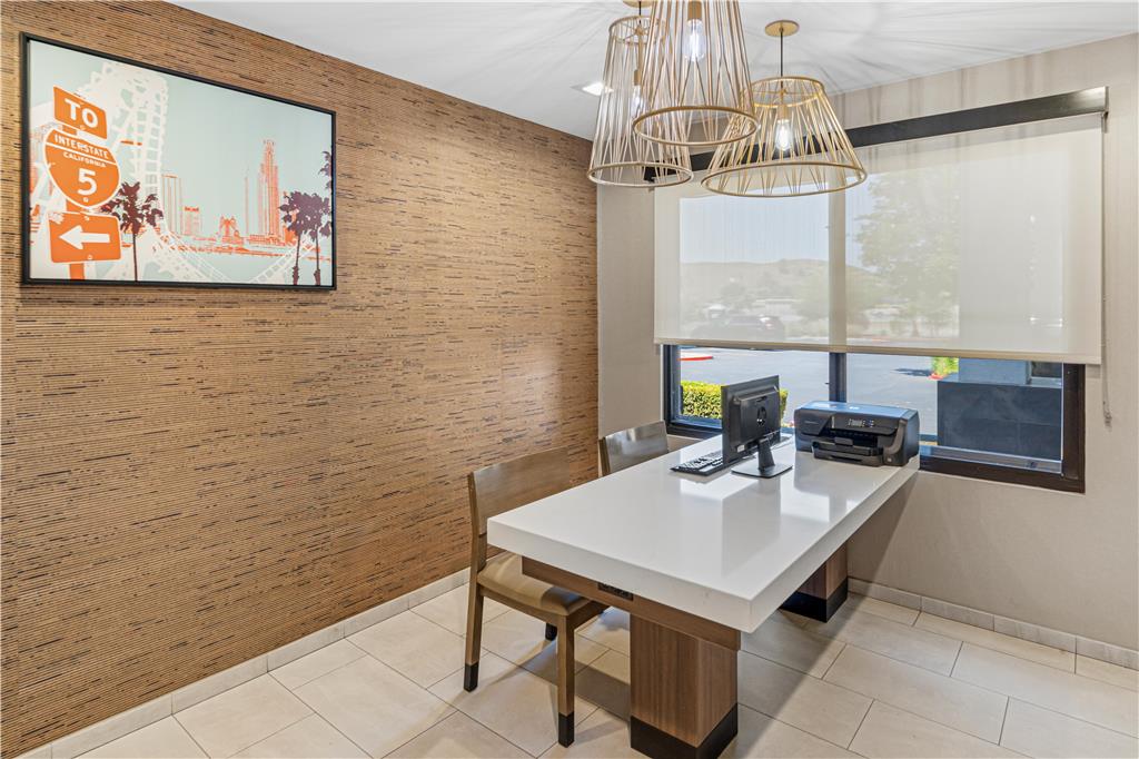 Best Western Valencia Six Flags Inn & Suites - photo 9