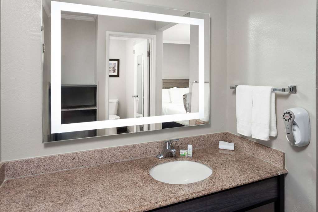 La Quinta Inn by Wyndham Cleveland Independence - photo 18