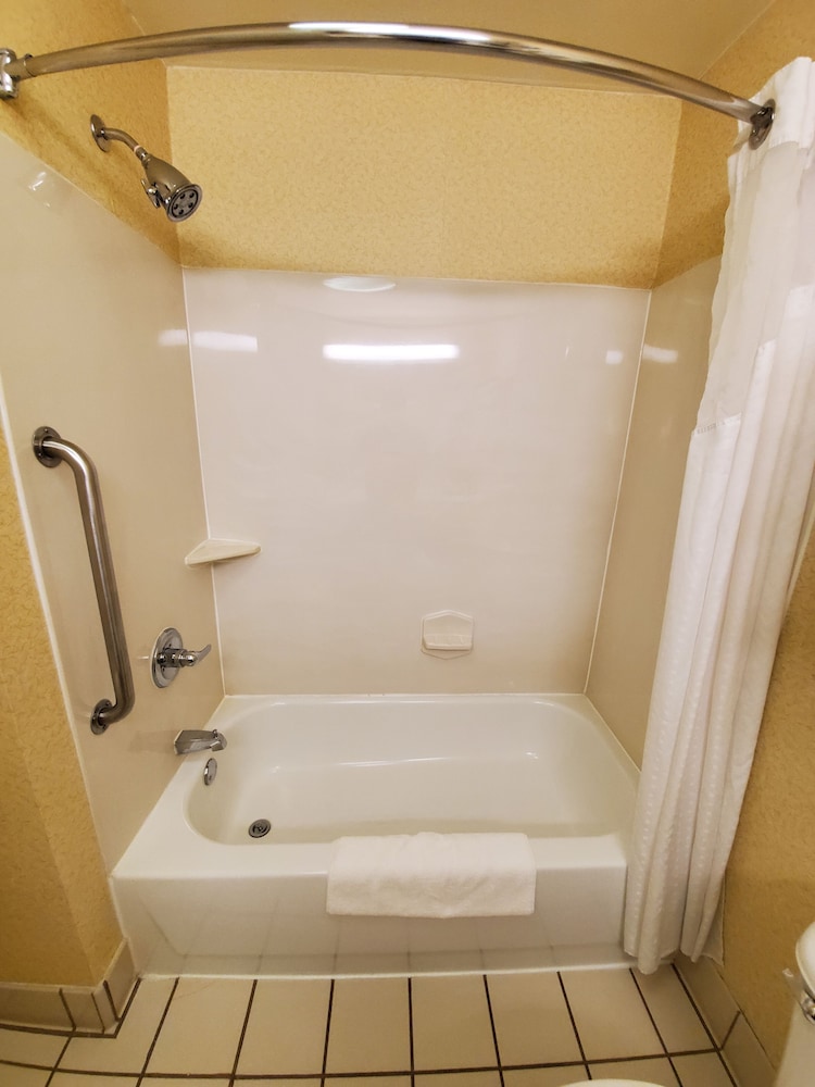Wingate by Wyndham Uniontown - photo 25
