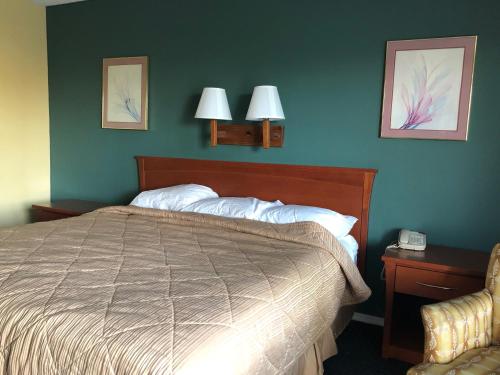 America's Best Inn - photo 3