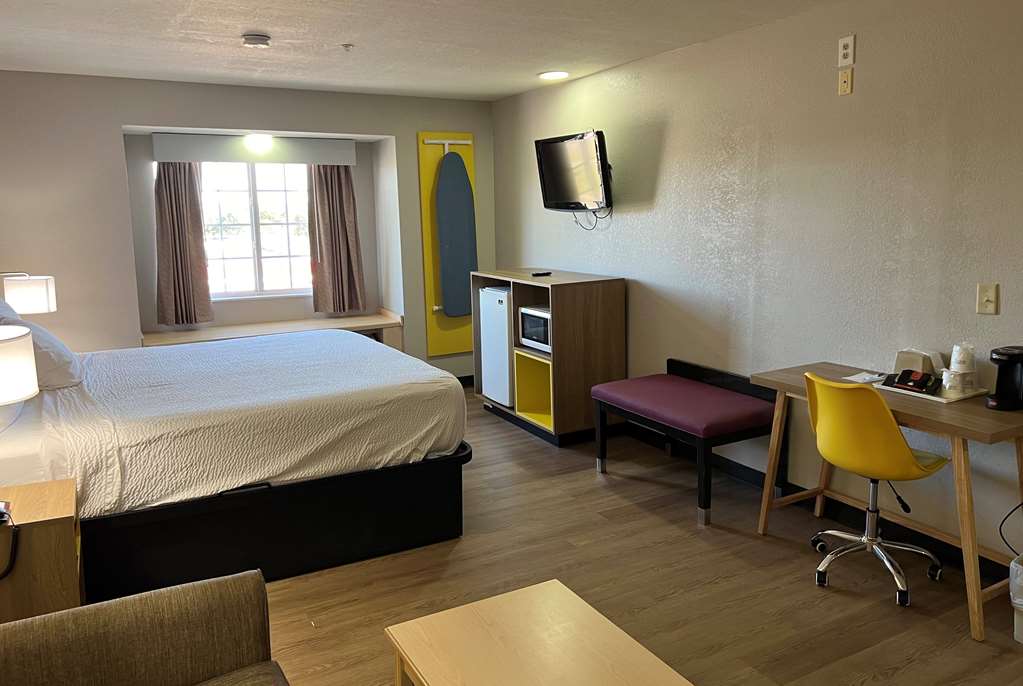 Days Inn & Suites by Wyndham Hutchinson - photo 31
