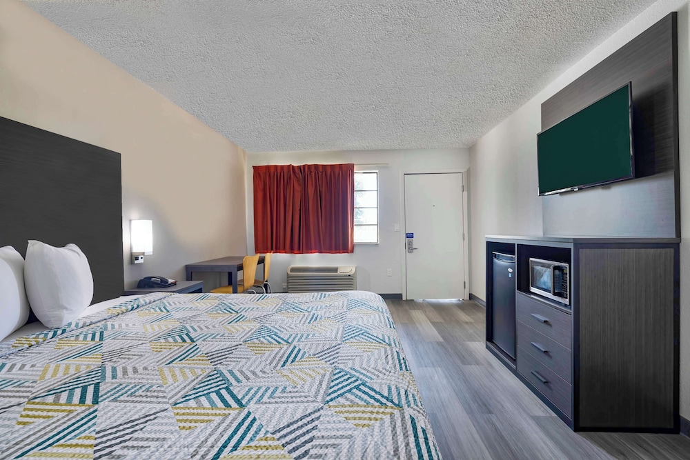 Motel6 Lake Charles LA - photo 13