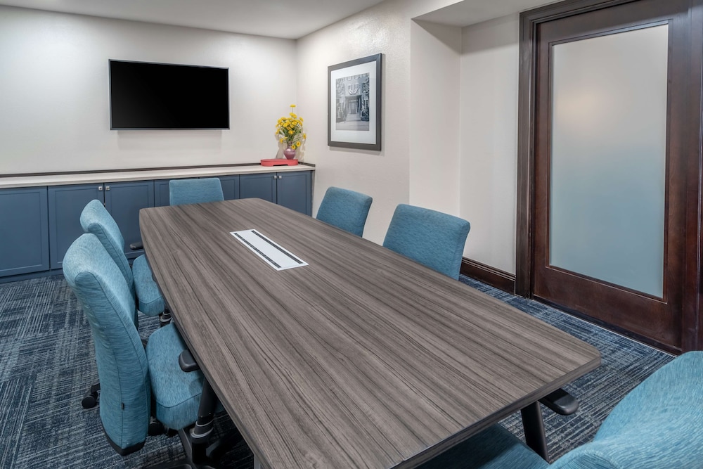 Hampton Inn & Suites Nashville Vanderbilt Elliston Place - photo 34