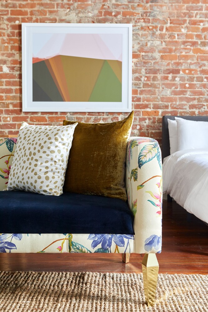 Charming Central Business District Studios by Sonder - photo 11