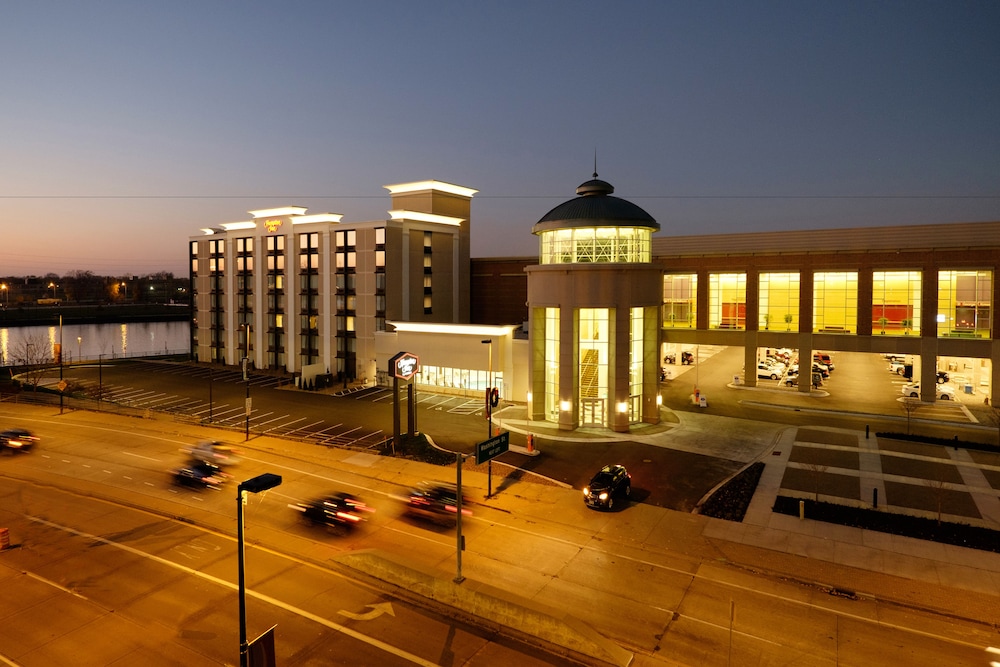 Hampton Inn Green Bay Downtown - photo 67