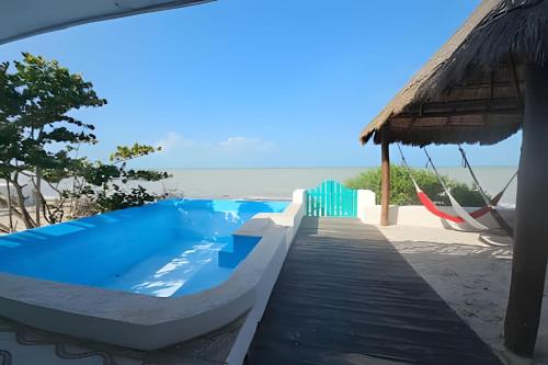 La Casa Del Velero Beachfront 21806337 — Chicxulub Puerto