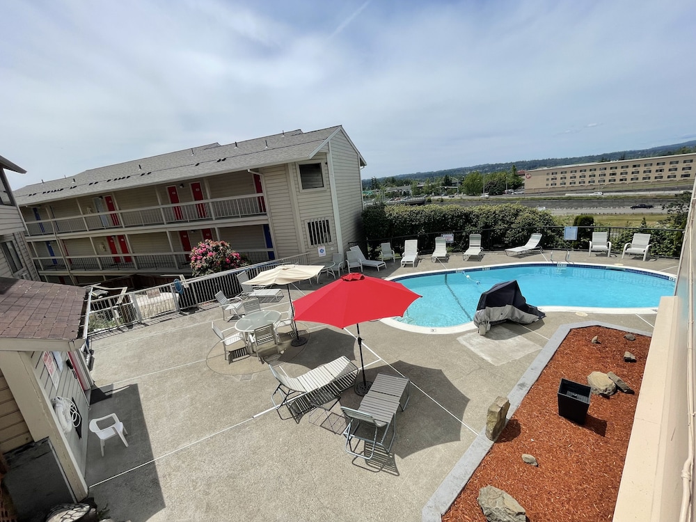 Sunnyside Inn & Suites - photo 85