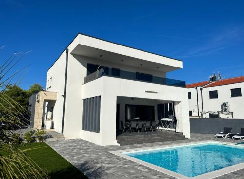 Vrsi Sun Estate — 4-Star Luxury Hotel in Vrsi, Croatia