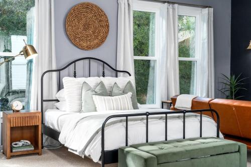 Peaceful Haile Studio With King Bed Desk Private Entry — Gainesville