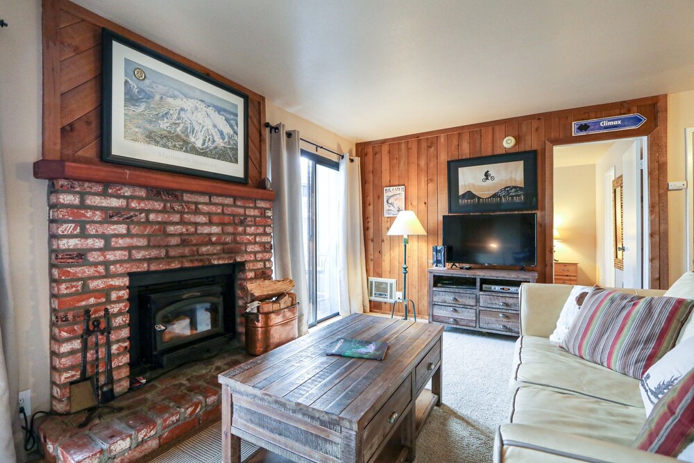 Hidden Valley 107 Quite and Cozy Shot walk to the Village by RedAwning — 4-Star Luxury Hotel in Mammoth Lakes, United States