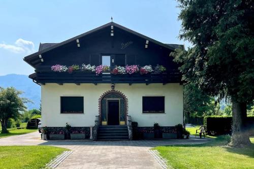 Casa Maria — 4-Star Luxury Hotel in Calceranica Al Lago, Italy
