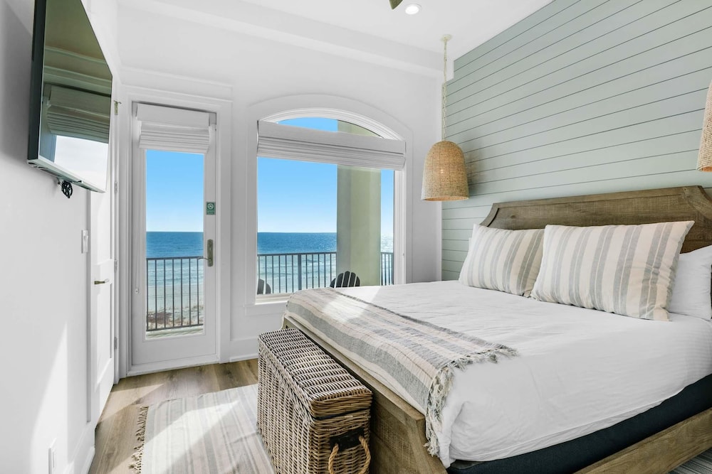 Emerald Dawn - carbon neutral hotel in Destin