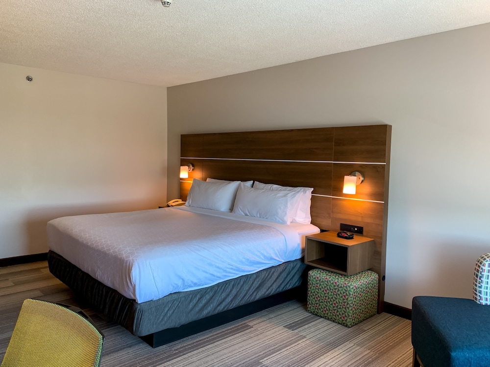 Holiday Inn Express & Suites Lexington Dtwn Area Keenland by IHG - photo 3
