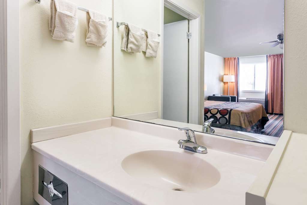 Super 8 by Wyndham Brookhaven - photo 8