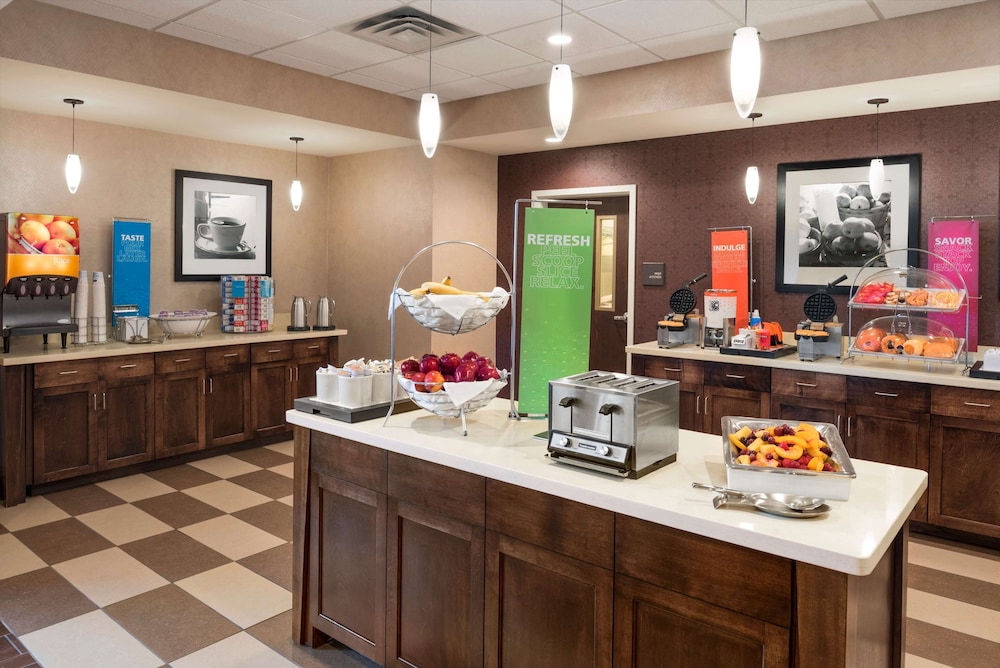 Hampton Inn Lincoln Airport - photo 20